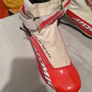Atomic junior skate ski boots sns pilot